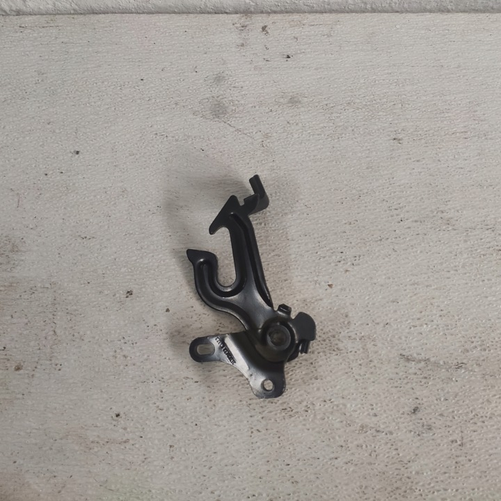 VOLVO V40 II 2012 RYGIEL bonnets lock