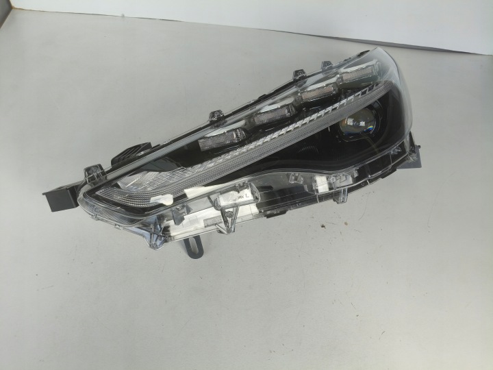 light left REFLEKTOR TOYOTA COROLLA CROSS FULL LED