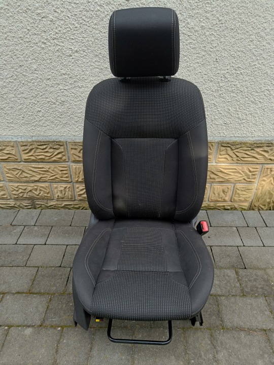 Ford Fiesta MK7 LIFT 2016 5D sjedalo desni suvozača TITANIUM
