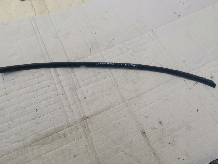 moulding dust mercedes w124 left rear part kombi