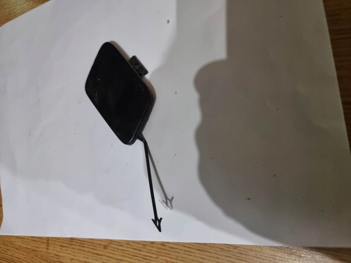 AUDI A4 B9 -> Verschlußstopfen der Stoßstange vorne