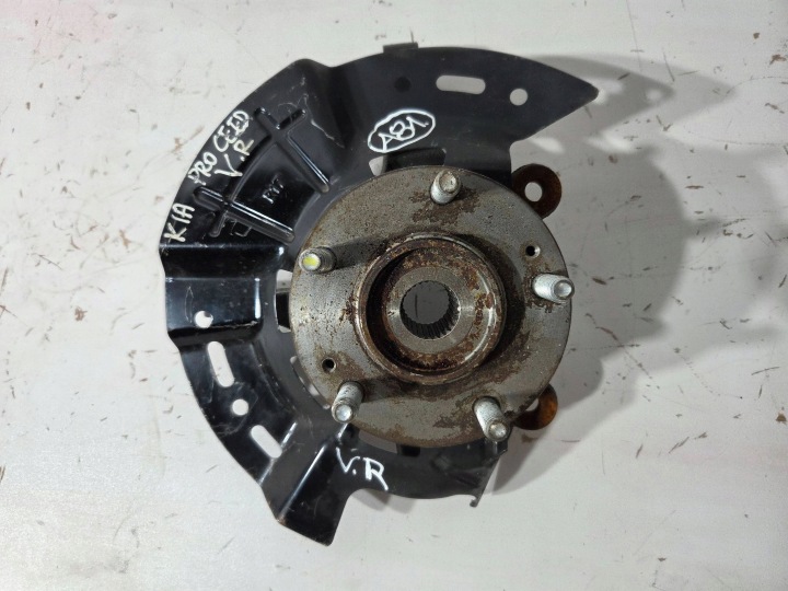 KIA Ceed III mozzo fusello anteriore destro (A81)