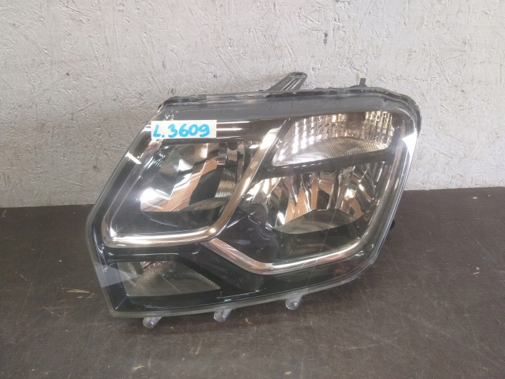 feu avant gauche DACIA DUSTER et 1 LIFT 260608209R
