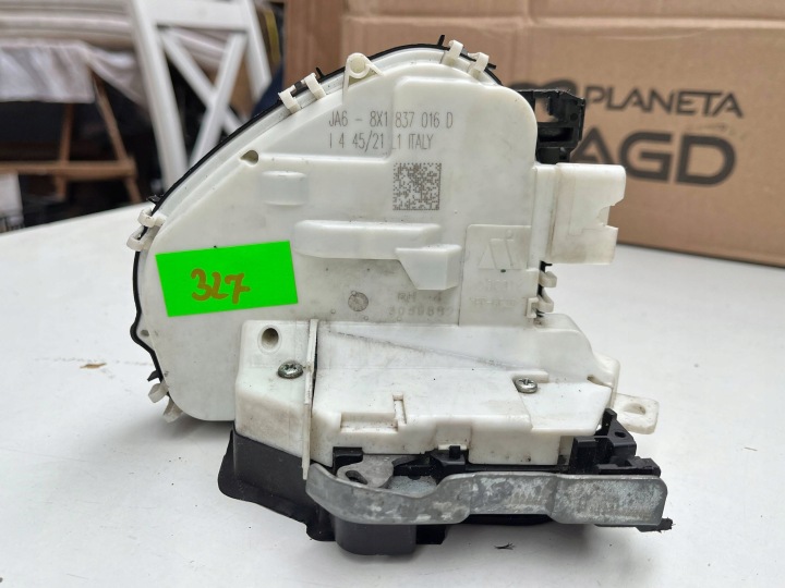 AUDI A4 B9 AVANT 2024R LIFT 2.0TDI 120KW de la Serrure Portière Avant P 8X1837016D !J