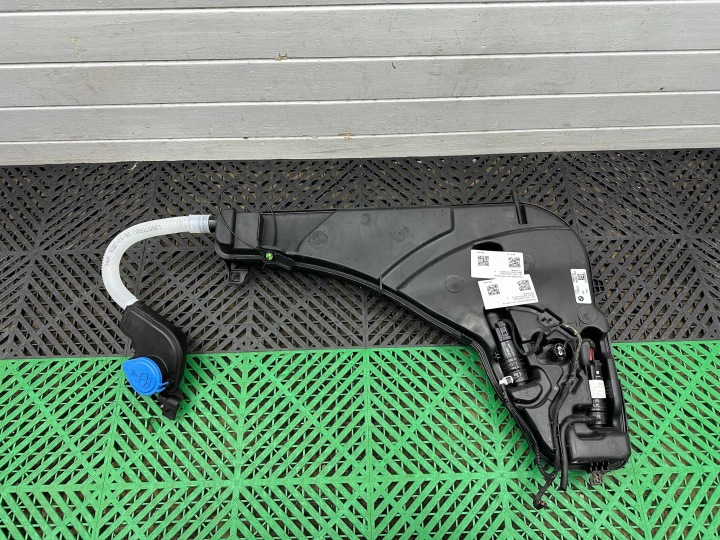 posude tekućine za pranje stakla BMW X5 G05 7499828