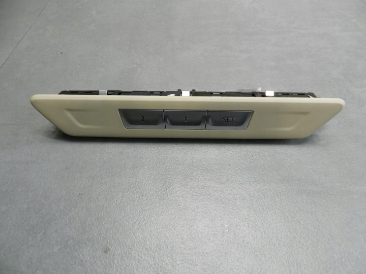 BMW 7 G12 PANEL PRZYCISKI sedačka 6826729