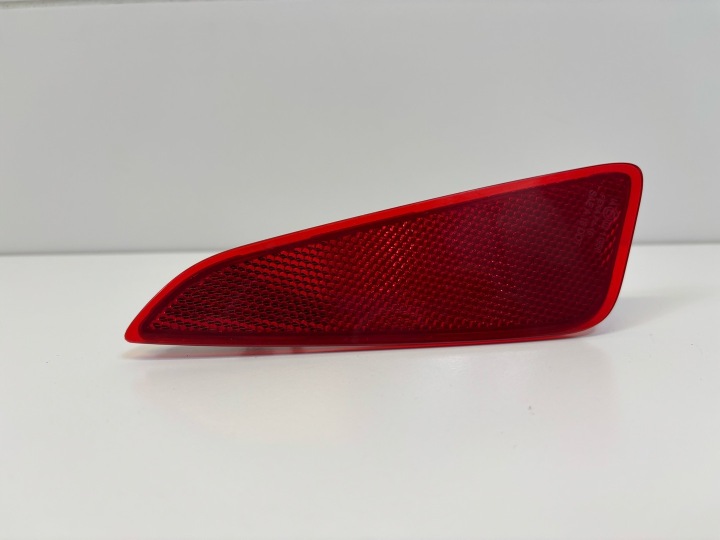 Odblask right side Toyota Yaris XP130 2nd facelift 2018 81910-F4010