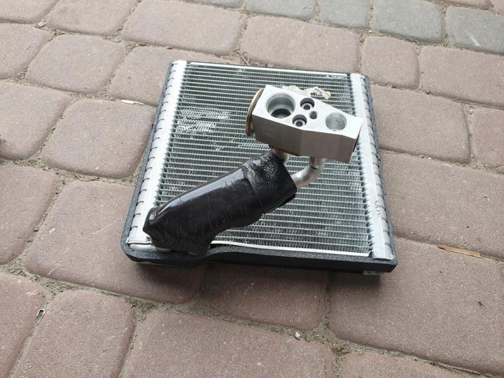 radiator of the air conditioning VW Passat B8 5Q0820679E