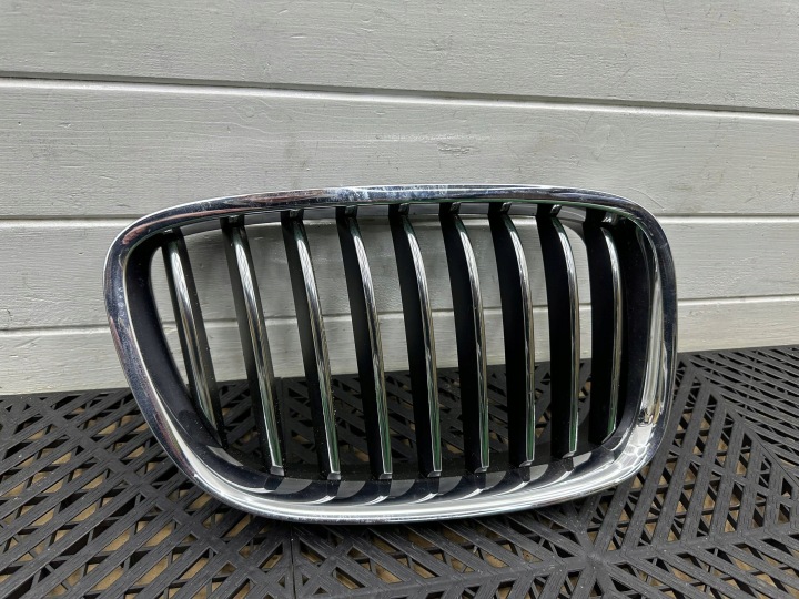 Grill des Kühlers (Grill) vorne Seite rechts BMW 5 GT F07 7336486