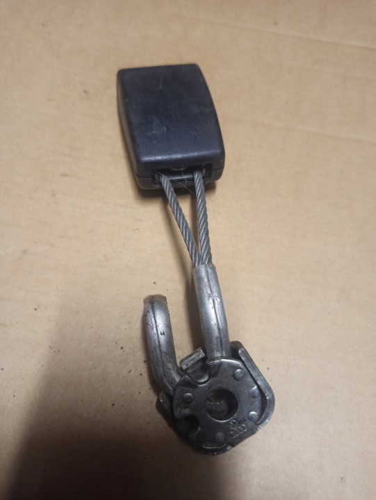 ZAPIECIE TYLNYCH PASOW SICHERHEITS AUDI A4 B6 8E0 857 740 01C