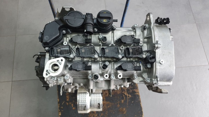 Audi A3 8Y 2025 engine MOTOR pillar coils as new 13KM DXDA