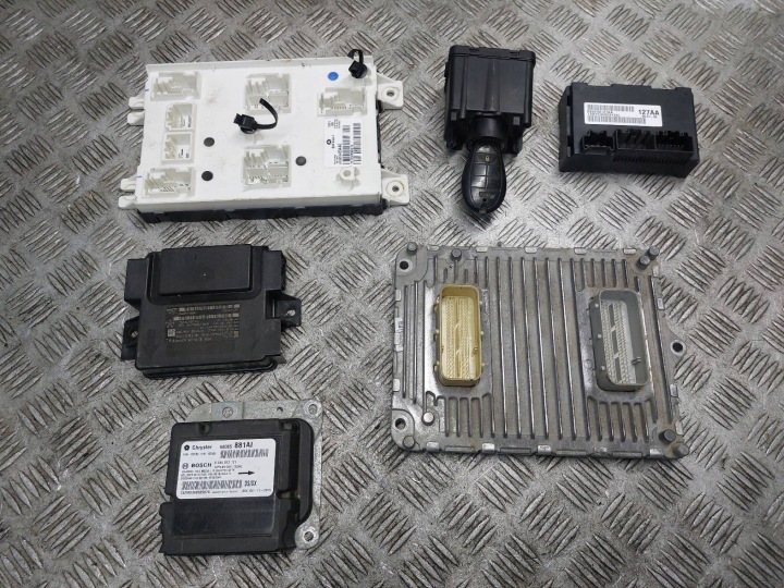 Montage STARTOWY RAM 1500 2013- 5.7 HEMI V8 68243303AA 56046942AF