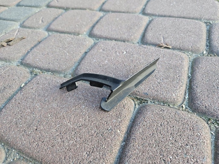 bracket zakonczenie under the window . slupka bonnets right Opel Insignia B