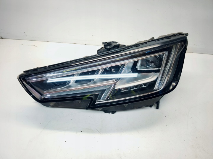 REFLEKTOR Licht links vorne MATRIX AUDI A4 B9 8W0941035 EUROPA