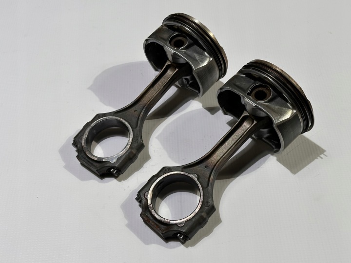 piston connecting rod Mercedes W212 6.3 AMG V8