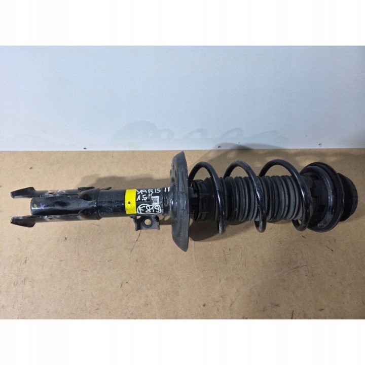 Toyota Yaris IV XP21 1,5H Stoßdämpfer vorne rechts 48510K0090 (F819)