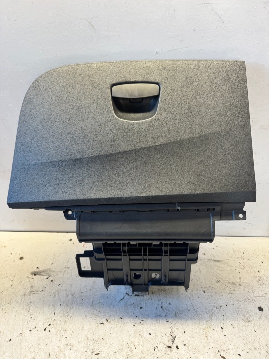 SEAT IBIZA IV 4 LIFT skrinka spolujazdca spolujazdca EUROPA 6P1857095J 6P1857103