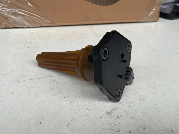 sensor of the level oil AUDI Q3 F3 06K907660C @M