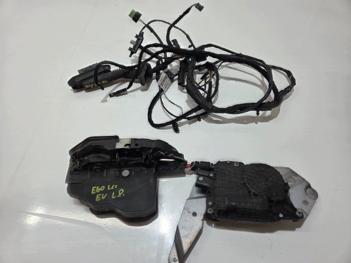 della serratura DOCIAG porta portiera sinistra anteriore SOFT CLOSE BMW E60 7202151