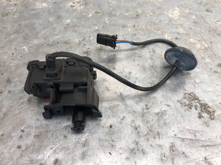 lengéscsillapító KLAPKI WLEWU VW GOLF VII LIFT HB 5C6810773K