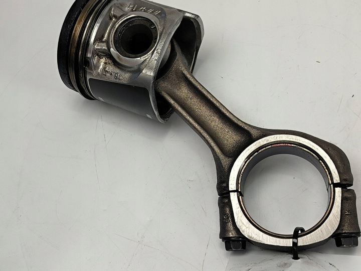 Piston 096101R IVECO DAILY 35S18