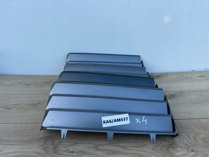 RANGE ROVER VOUGE Grille Aile Droit Couvre CK1UA KA6/AM557