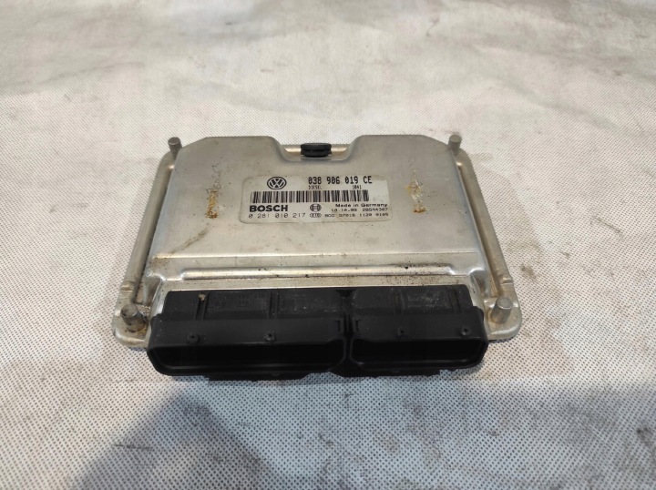 Bedienteil DES MOTORS VW PASSAT B5 1.9 TDI 115 KM BOSCH 038906019 CE 0281010217