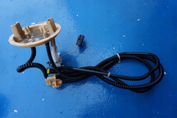 MERCEDES E W 207 212 CLS 218 250 CDI Pompe alimentation carburant