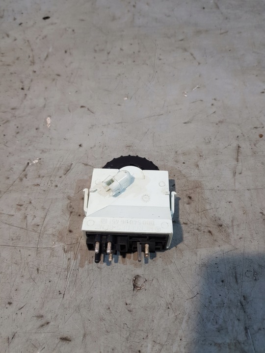 REGULATOR TEMPERATURY MERCEDES 0005400645