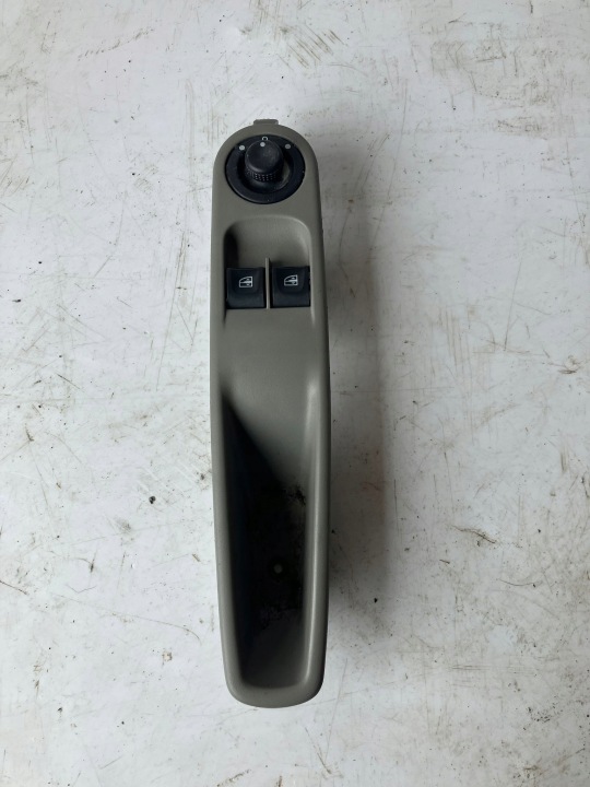 ovladac oken zrcadel RENAULT ZOE 829502349R