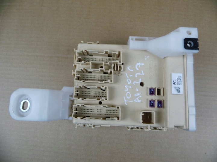 Lexus NX NX300H modulo computer Centralina CENTRALINA FUSIBILI 82730-78011