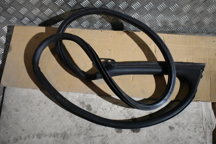 Joint Portière Avant Droit PORSCHE TAYCAN CROSS TURISMO 1