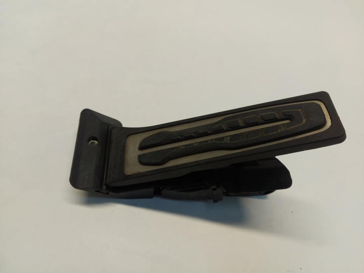 BMW G30 530e Pedal potencjometr plynu 6871053