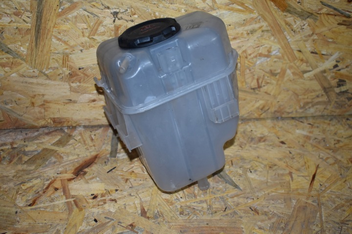 IDEALNY tank of water WYROWNAWCZY AUDI A5 B10 1