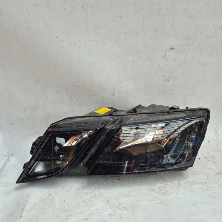 SKODA OCTAVIA III LIFT 17- Feux phare Gauche Avant Avant ZWYKLA 5E1941015C