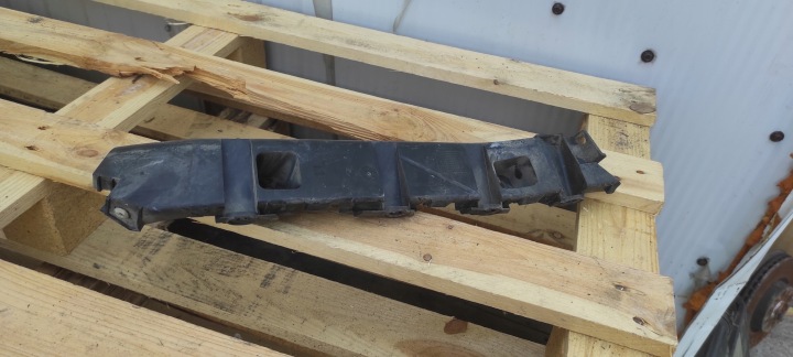 držiak nárazníka ľavý zadok SEAT ALTEA XL 5P8807375