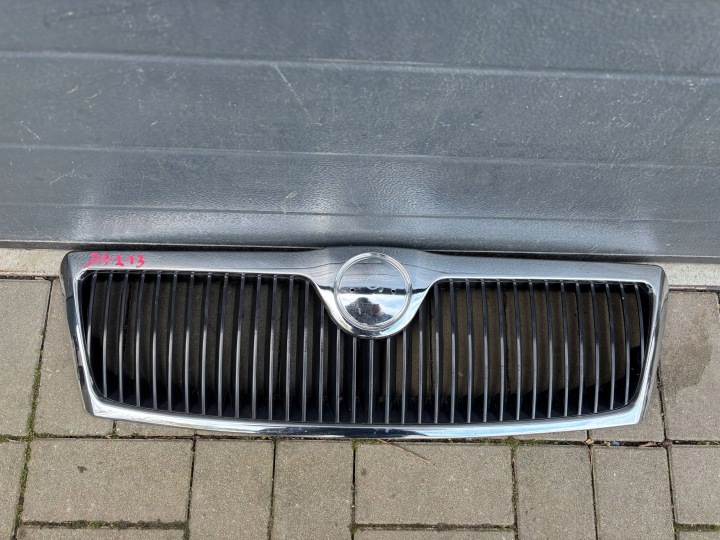 SKODA OCTAVIA MK2 (1Z) 08- ARTRAPA GRILL VORNE VORNE