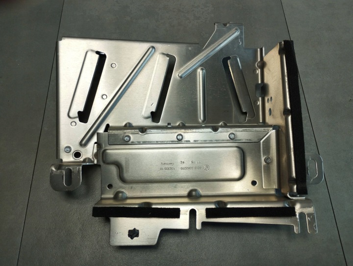 BMW 7 G11 drška instrument tabla pojačala 9353270