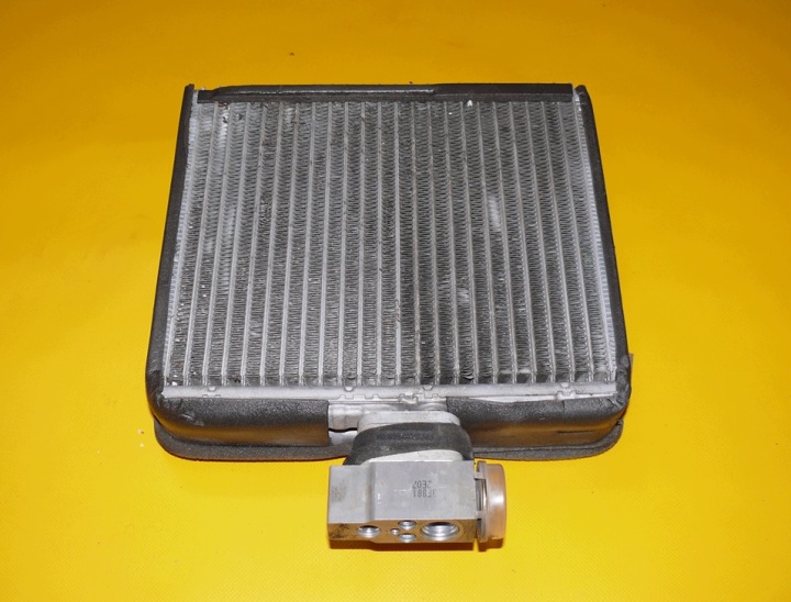 heater PAROWNIK valve of the air conditioning MITSUBISHI OUTLANDER and 1 03-06r.