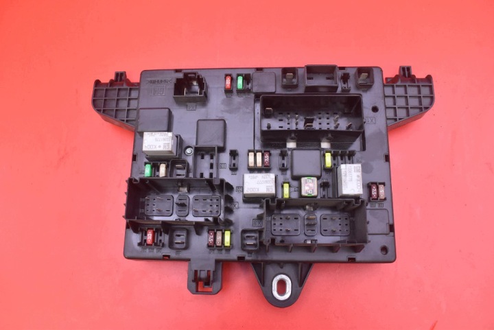 Skrinka poistiek BSI 13368653 OPEL ZAFIRA C 2.0 CDTI 165KM 12-16 +PIN