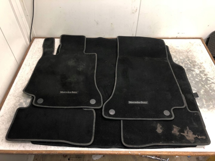 tappetini WELUR KOMPLET MERCEDES W205 KOMBI A2056800548 A2056800348