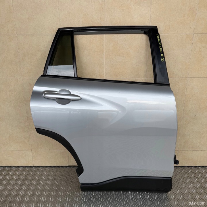 dveře kompletní zadní pravé TOYOTA COROLLA CROSS 2025 ROK