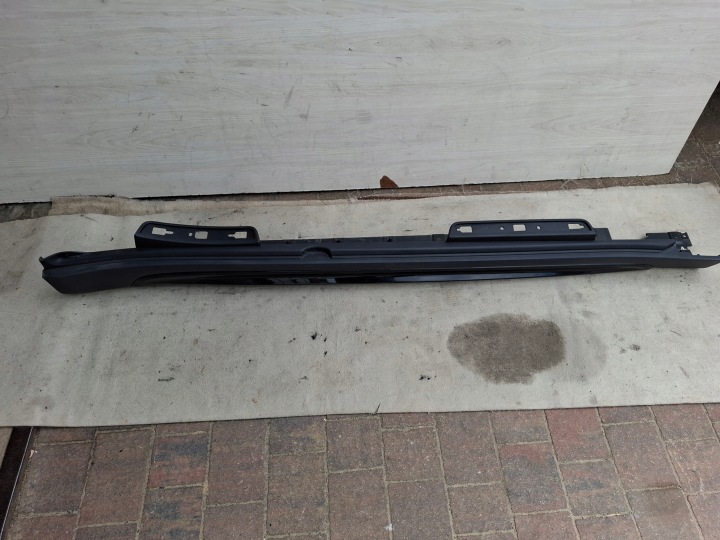 MINI COUNTRYMAN F60 cap mouldings progowej right black 23r