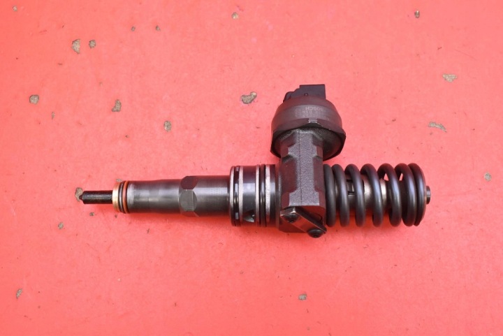nozzle nozzle 038130073AG 0414720215 VW GOLF 5 V 1.9 TDI 90 KM 03-09