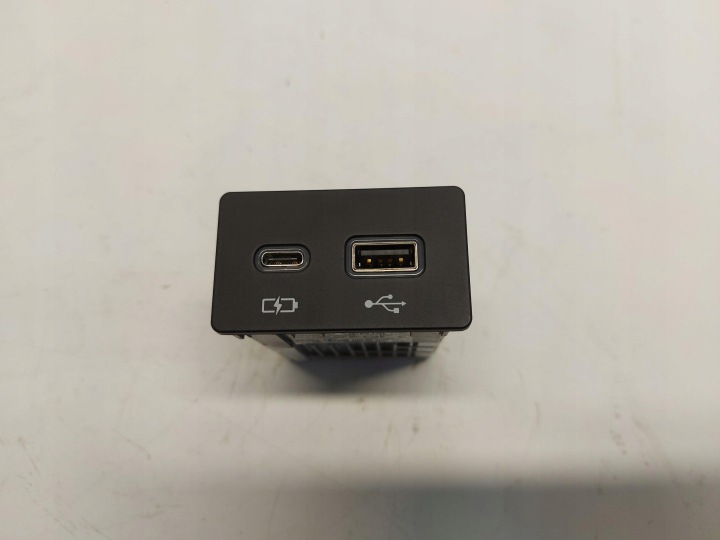 LEXUS RX500H V 5 2023- adapter USB 86190-48110 JLK12