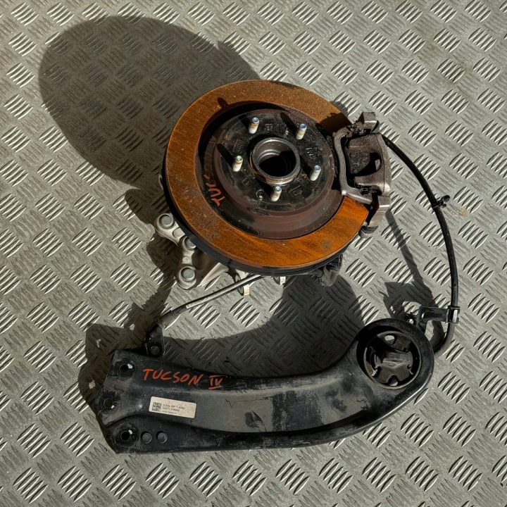 ACHSSCHENKEL RADNABE RADLAGER HINTEN RECHTS + QUERLENKER HYUNDAI TUCSON IV 2020 ROK 1.6 HYBRID