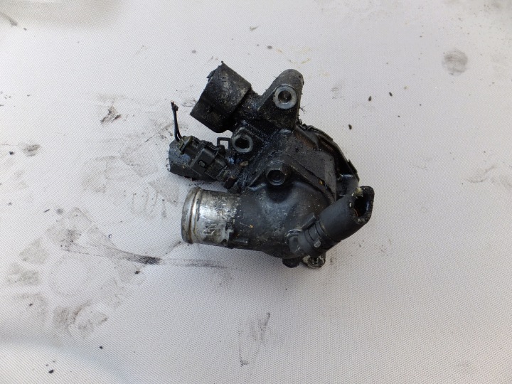 Scatola termostato opel astra J IV 1,7 cdti 2010r