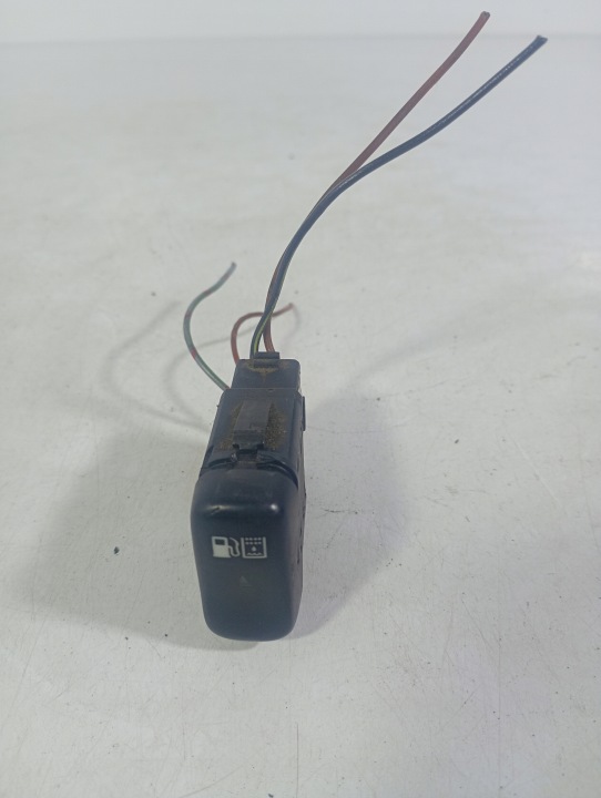 Mercedes Sprinter 903 98-07 Interrupteur pour l’ouverture Réservoir Carburant OE 0018208601