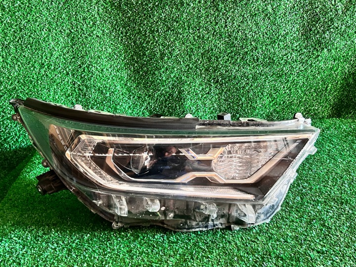 REFLEKTOR right TOYOTA RAV4 V FULL LED NR.R31
