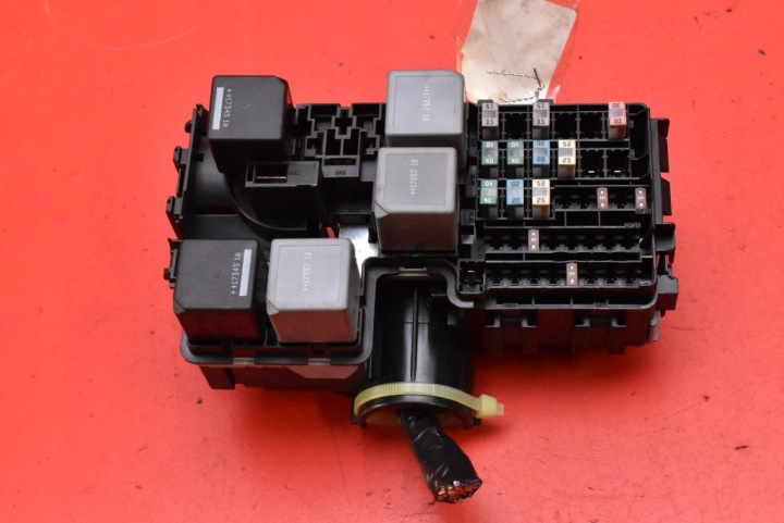 Szkerény biztosítékszekrény 31384034 VOLVO S90 2 II 2.0 D4 190 KM 16-20